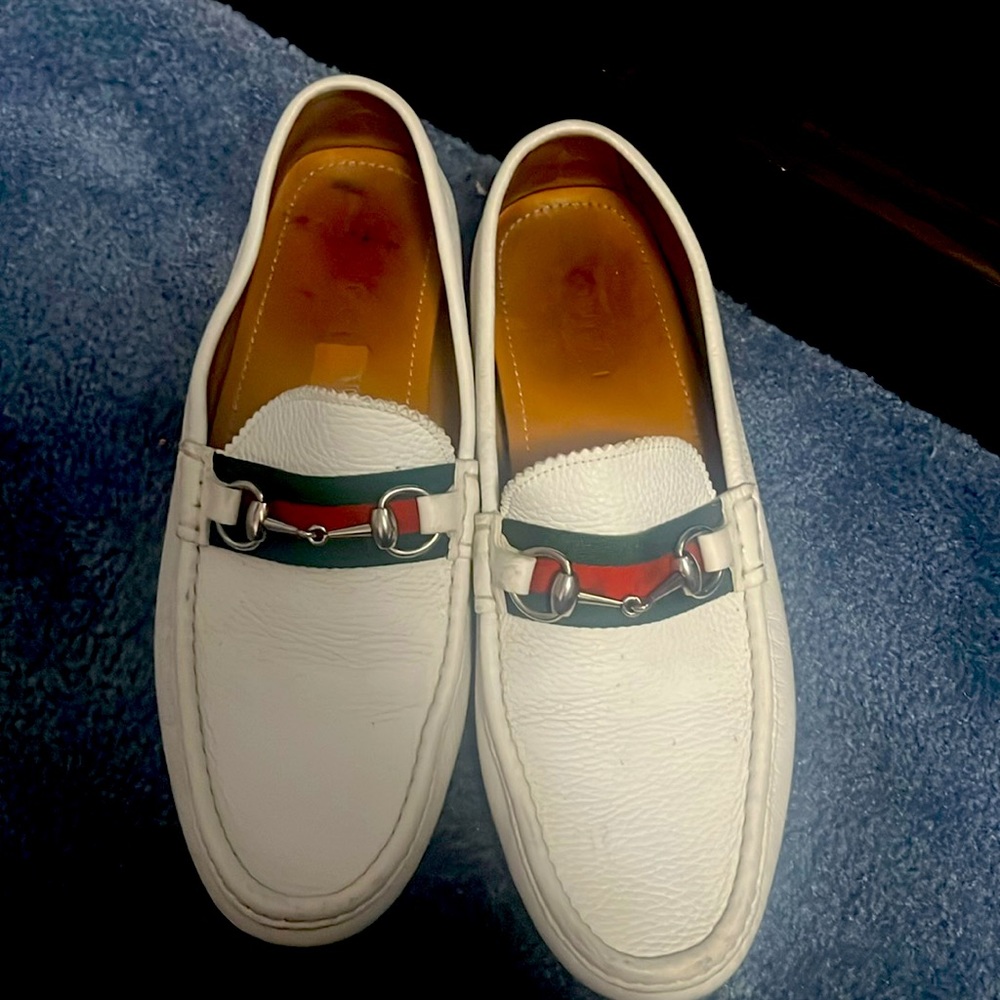 Gucci White Leather Loafers with Green and Red Accents